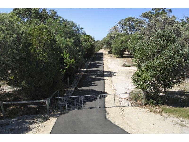 10 Trenant Park Gardens, Golden Bay WA 6174