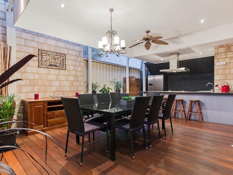 2/7 Victoria Street, Rockingham WA 6168