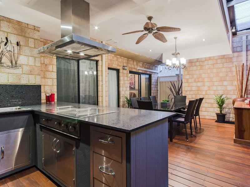 2/7 Victoria Street, Rockingham WA 6168