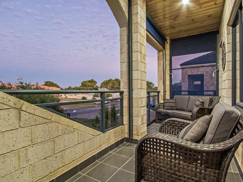 2/7 Victoria Street, Rockingham WA 6168