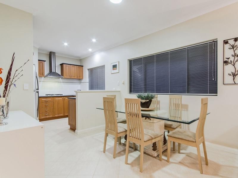 2/7 Victoria Street, Rockingham WA 6168