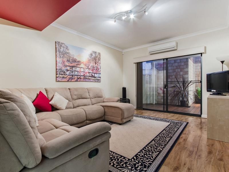 2/7 Victoria Street, Rockingham WA 6168