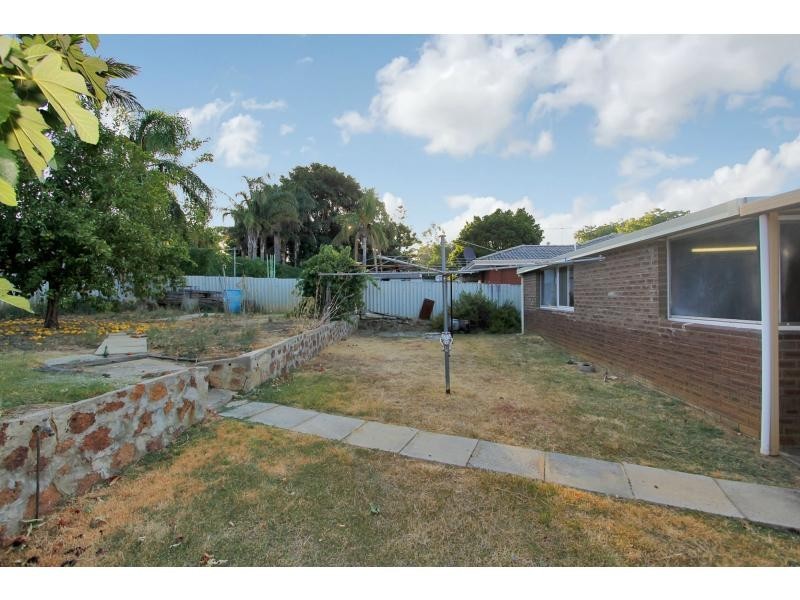 68 GLADSTONE Avenue, Swan View WA 6056