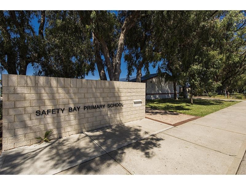 9 Waimea Road, Safety Bay WA 6169