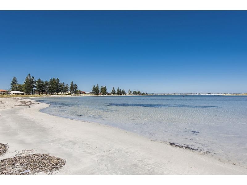 9 Waimea Road, Safety Bay WA 6169