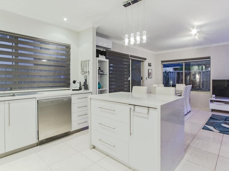 1/16 Harrison Street, Rockingham WA 6168