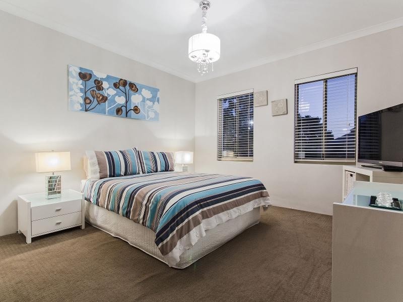 1/16 Harrison Street, Rockingham WA 6168