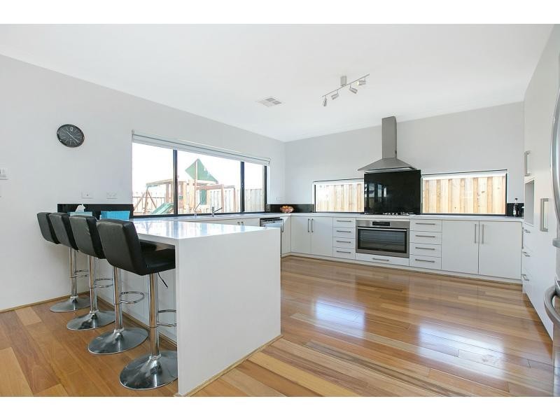 19 Jennerae Bend, Halls Head WA 6210