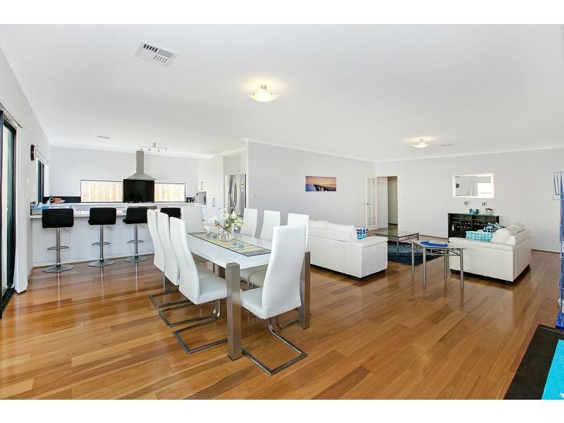 19 Jennerae Bend, Halls Head WA 6210