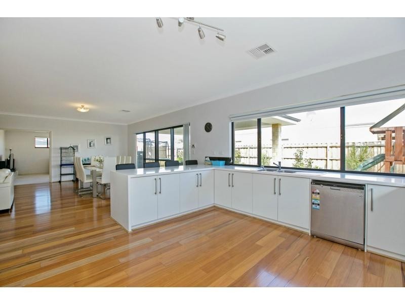 19 Jennerae Bend, Halls Head WA 6210