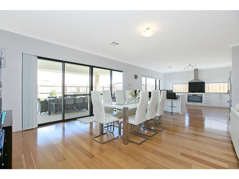 19 Jennerae Bend, Halls Head WA 6210