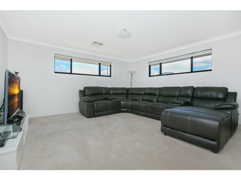 19 Jennerae Bend, Halls Head WA 6210