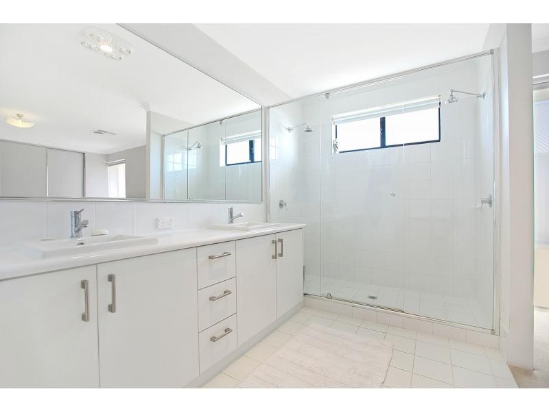 19 Jennerae Bend, Halls Head WA 6210