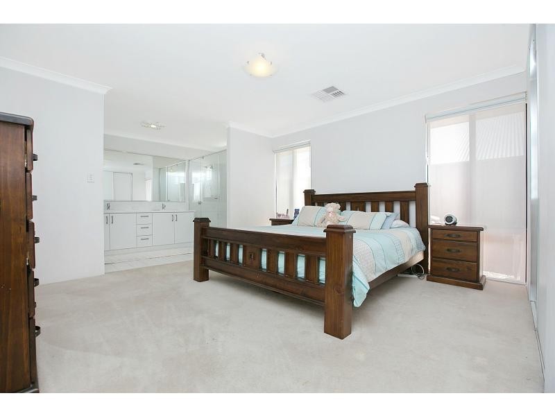 19 Jennerae Bend, Halls Head WA 6210