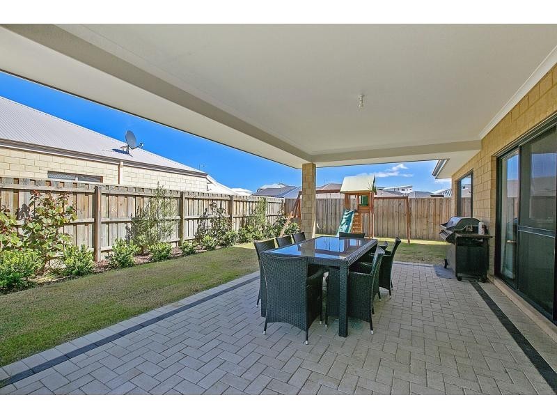 19 Jennerae Bend, Halls Head WA 6210