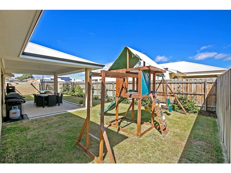 19 Jennerae Bend, Halls Head WA 6210