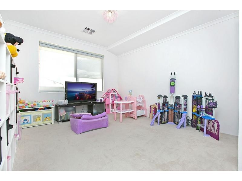 19 Jennerae Bend, Halls Head WA 6210