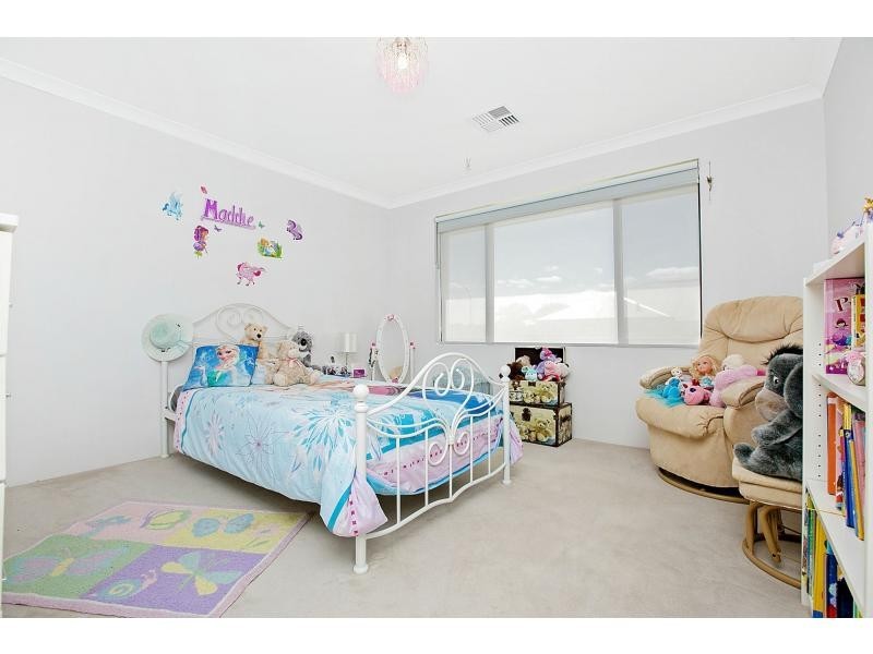 19 Jennerae Bend, Halls Head WA 6210