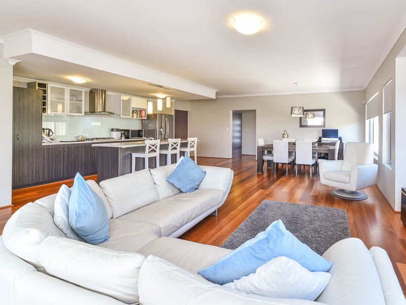 19 Munich Link, Piara Waters WA 6112