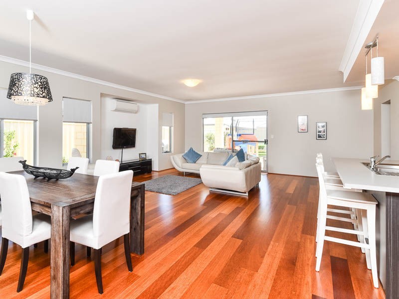 19 Munich Link, Piara Waters WA 6112
