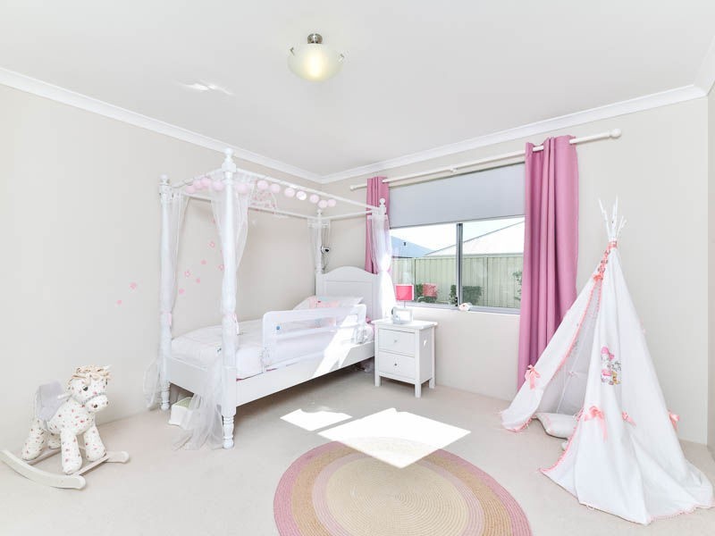 19 Munich Link, Piara Waters WA 6112