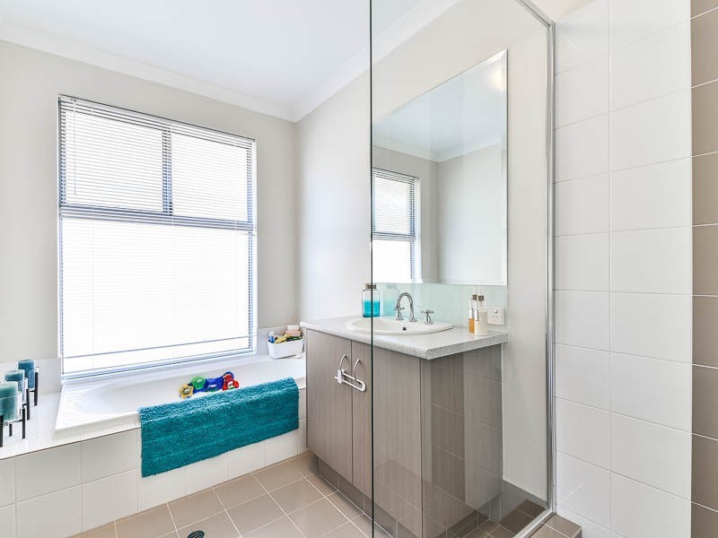 19 Munich Link, Piara Waters WA 6112