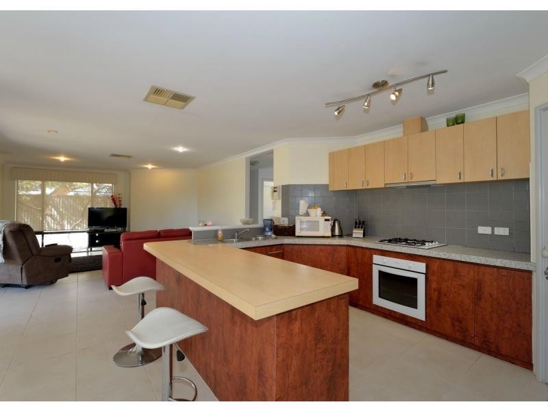 8 Alston Close, Waikiki WA 6169