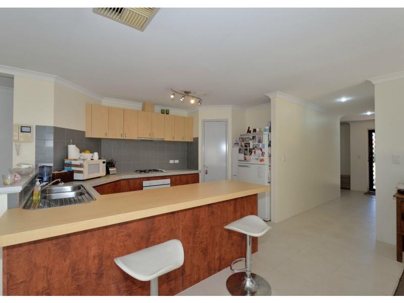 8 Alston Close, Waikiki WA 6169