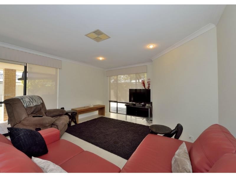 8 Alston Close, Waikiki WA 6169