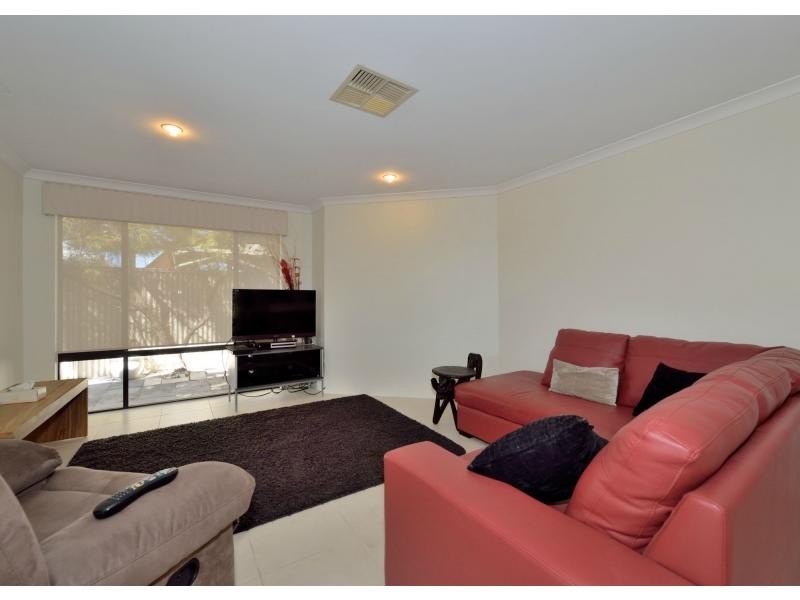 8 Alston Close, Waikiki WA 6169