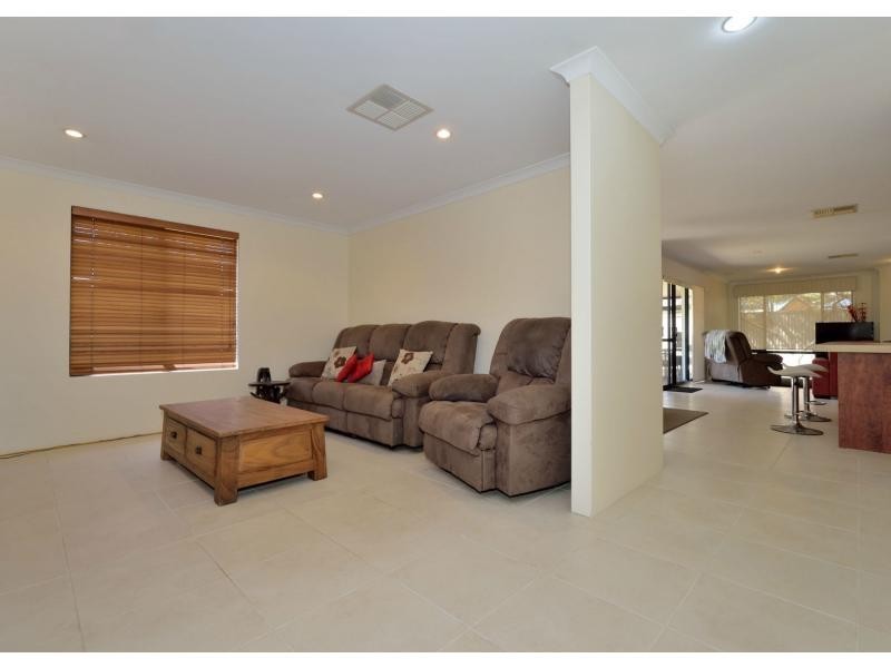 8 Alston Close, Waikiki WA 6169