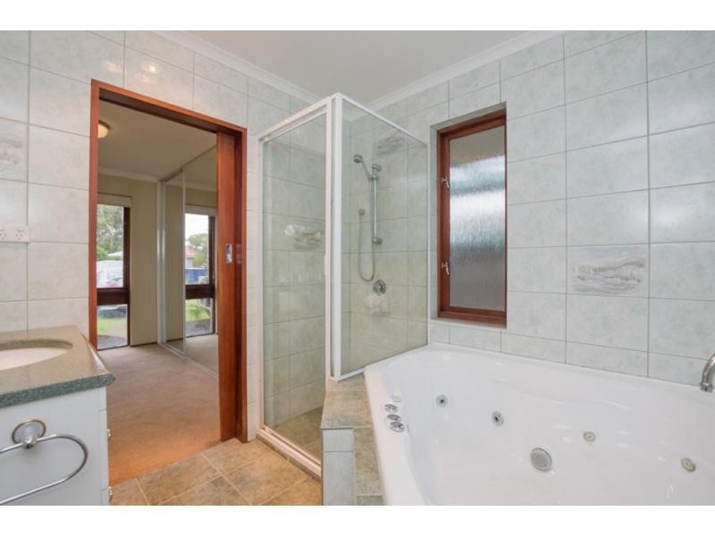 25 Weir Crescent, Beckenham WA 6107