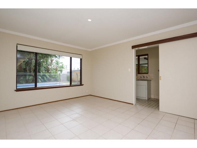 25 Weir Crescent, Beckenham WA 6107