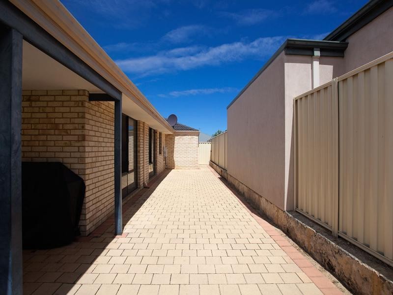 17 Monivae Vista, Tapping WA 6065