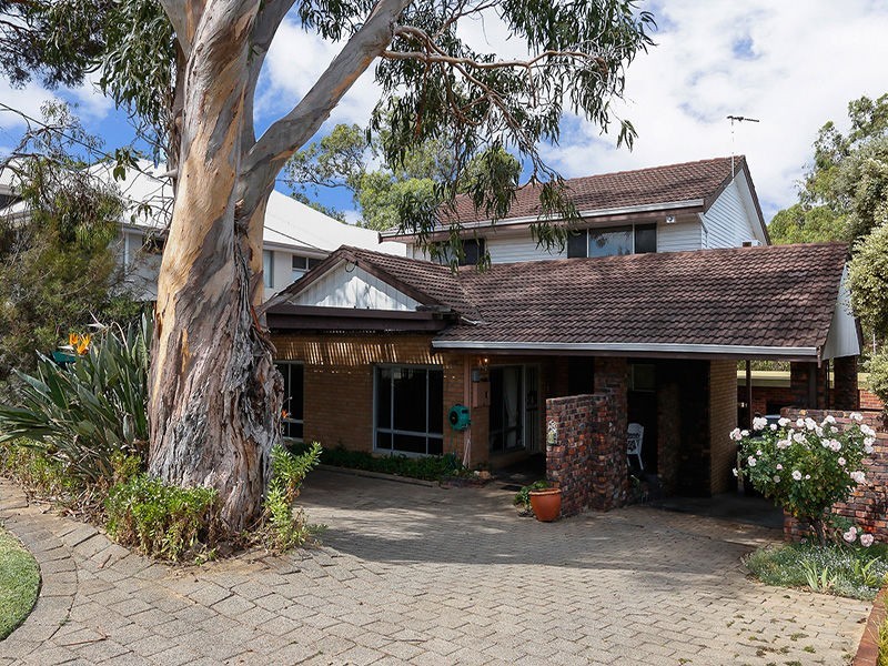 57 Arnott Street, Trigg WA 6029