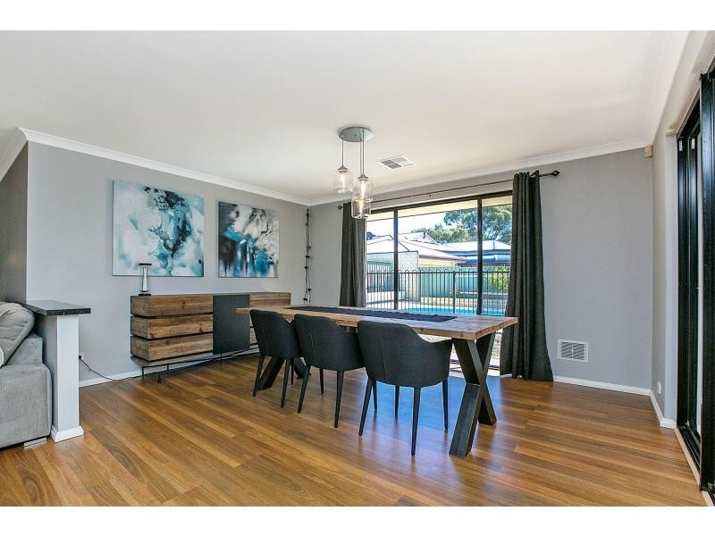 2 Beswick Gardens, Atwell WA 6164