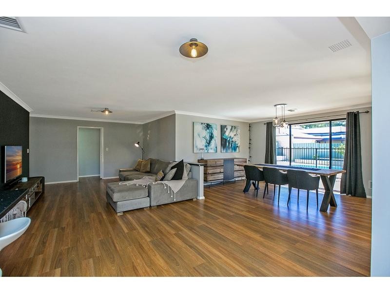 2 Beswick Gardens, Atwell WA 6164