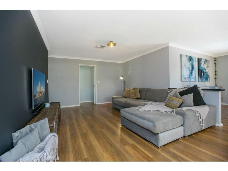 2 Beswick Gardens, Atwell WA 6164