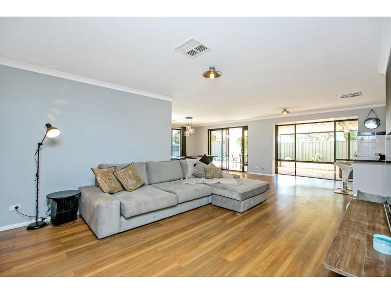 2 Beswick Gardens, Atwell WA 6164