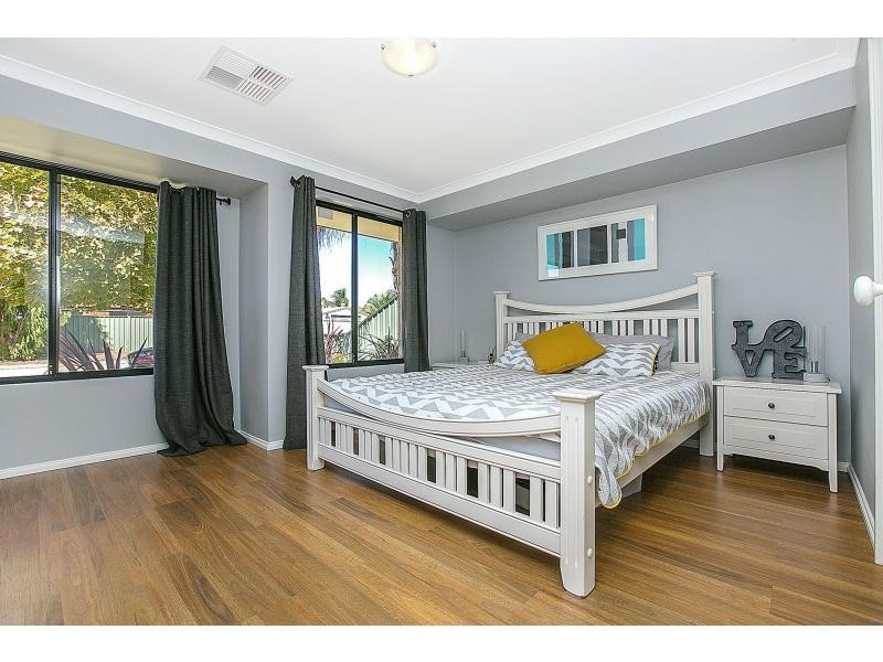 2 Beswick Gardens, Atwell WA 6164