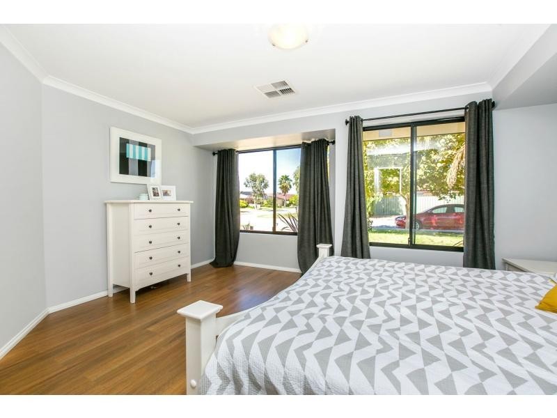 2 Beswick Gardens, Atwell WA 6164