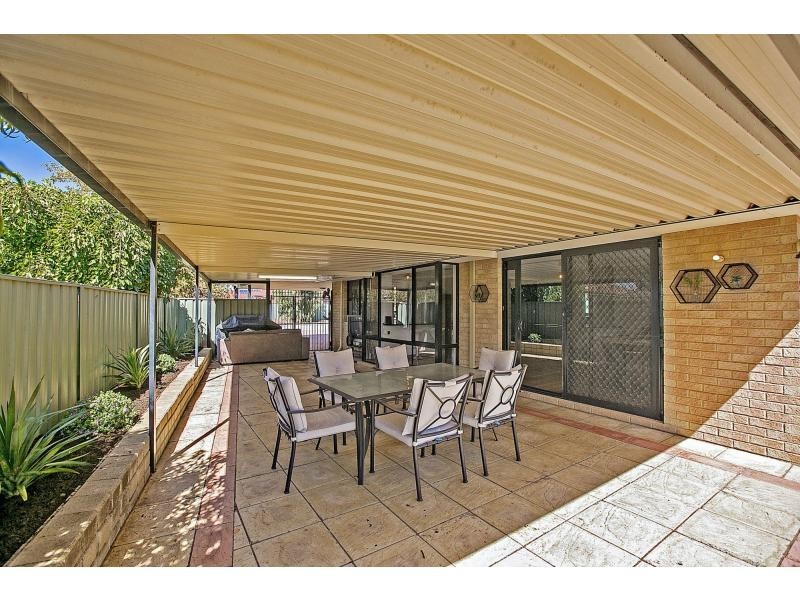 2 Beswick Gardens, Atwell WA 6164