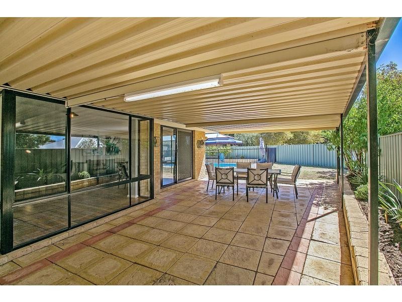 2 Beswick Gardens, Atwell WA 6164