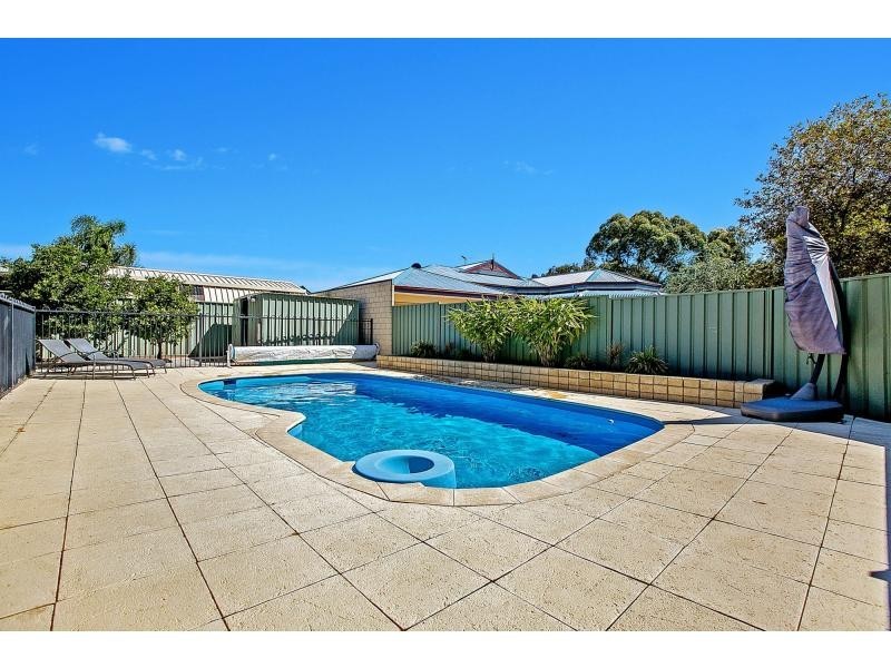 2 Beswick Gardens, Atwell WA 6164