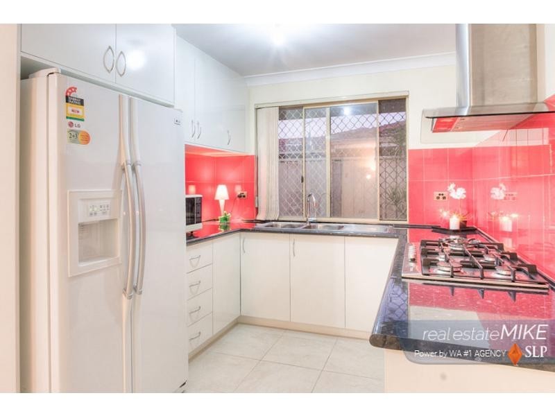 5 Flanders Place, Alexander Heights WA 6064