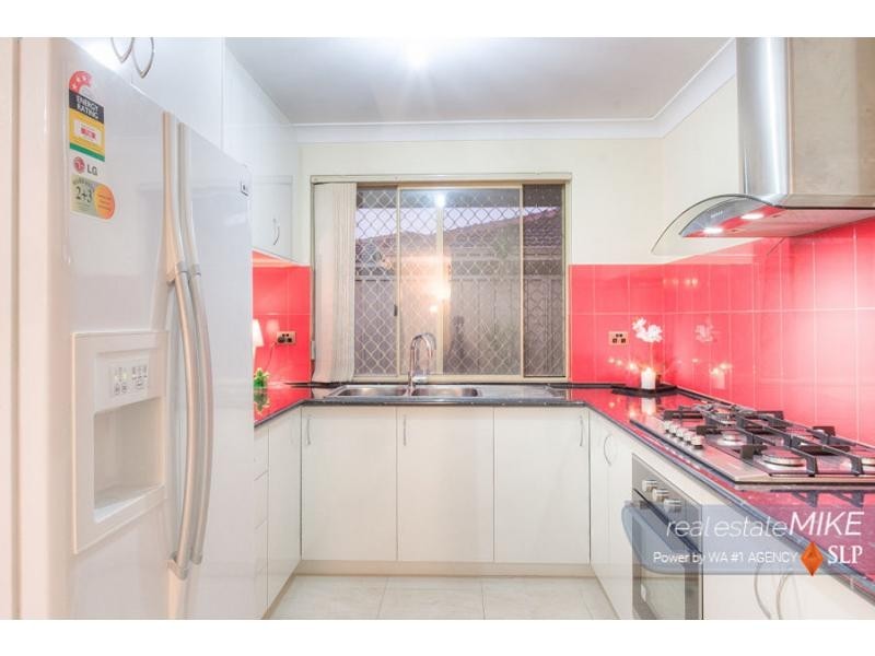 5 Flanders Place, Alexander Heights WA 6064