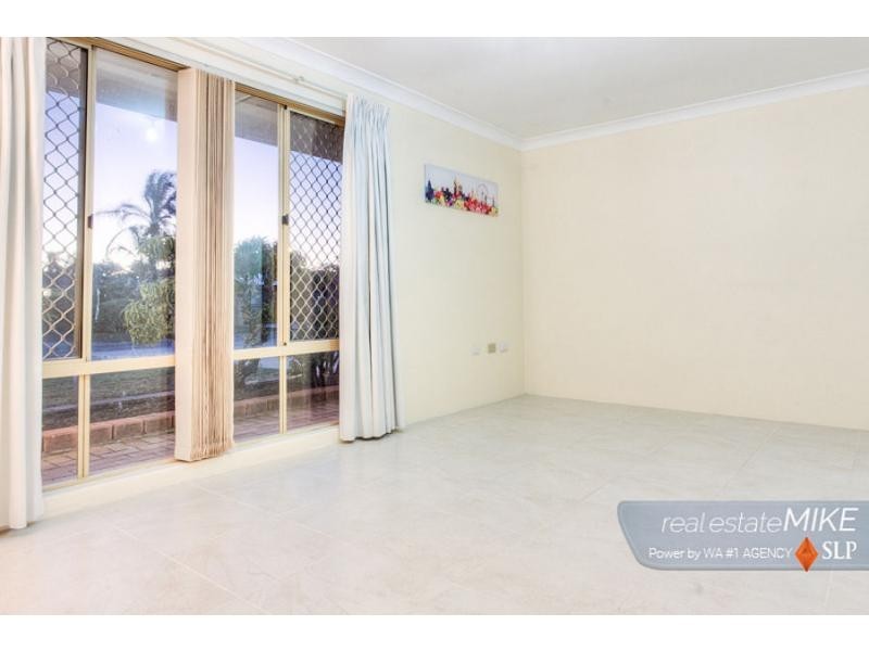 5 Flanders Place, Alexander Heights WA 6064