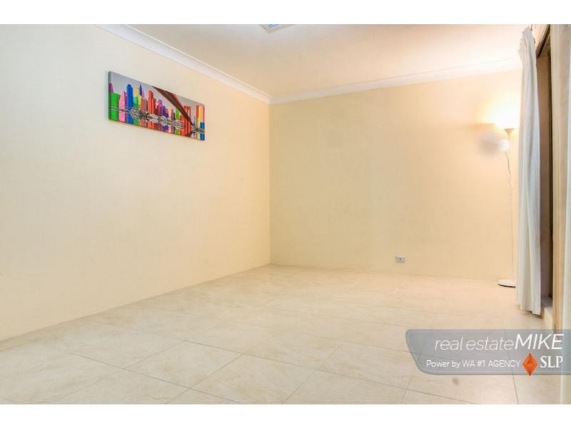 5 Flanders Place, Alexander Heights WA 6064