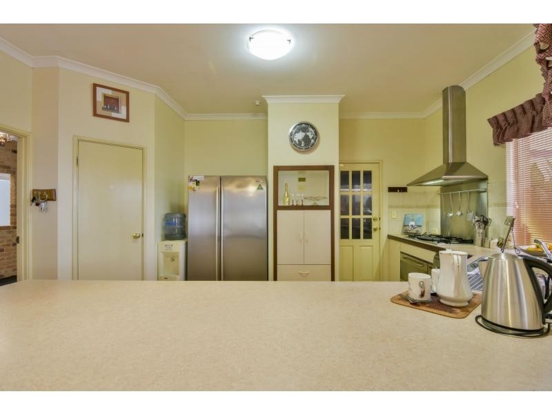 8 Lapwing Road, Coodanup WA 6210