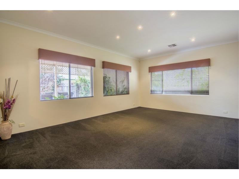 8 Lapwing Road, Coodanup WA 6210